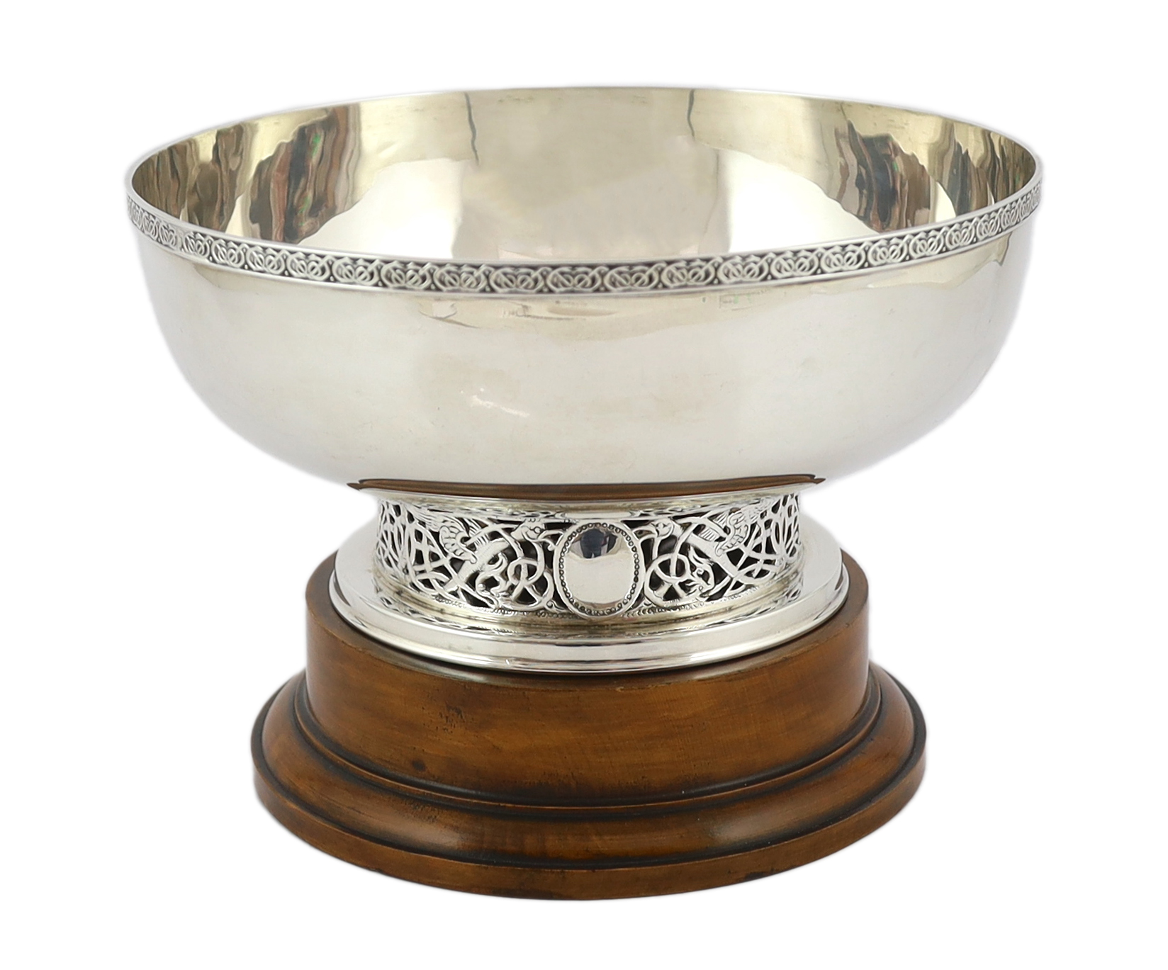 A George V Arts & Crafts silver circular bowl, by W & C Sissons